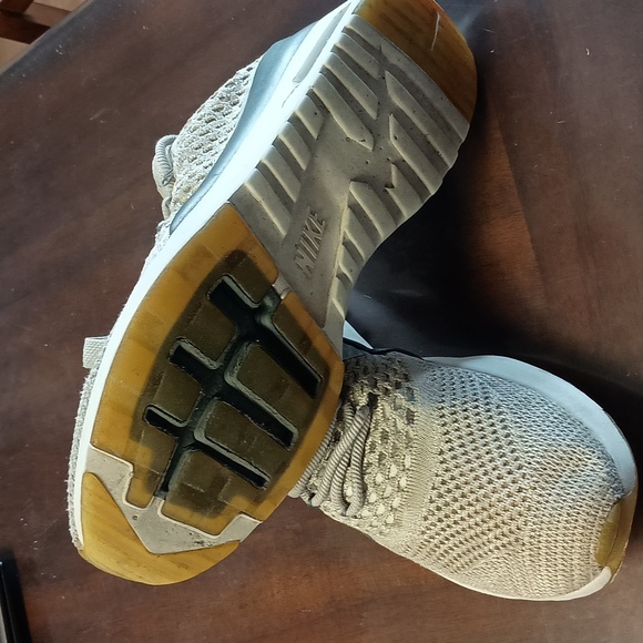 Nike Women's Beige Nike Air Sneakers Woman's Size 10 - Picture 6 of 13